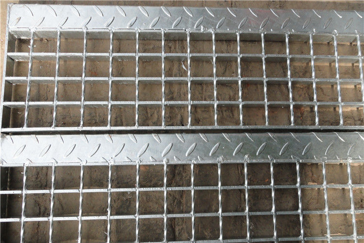 Checkered Galvanized Steel Bar Grating 80mm 100mm Heavy Duty Metal Grating